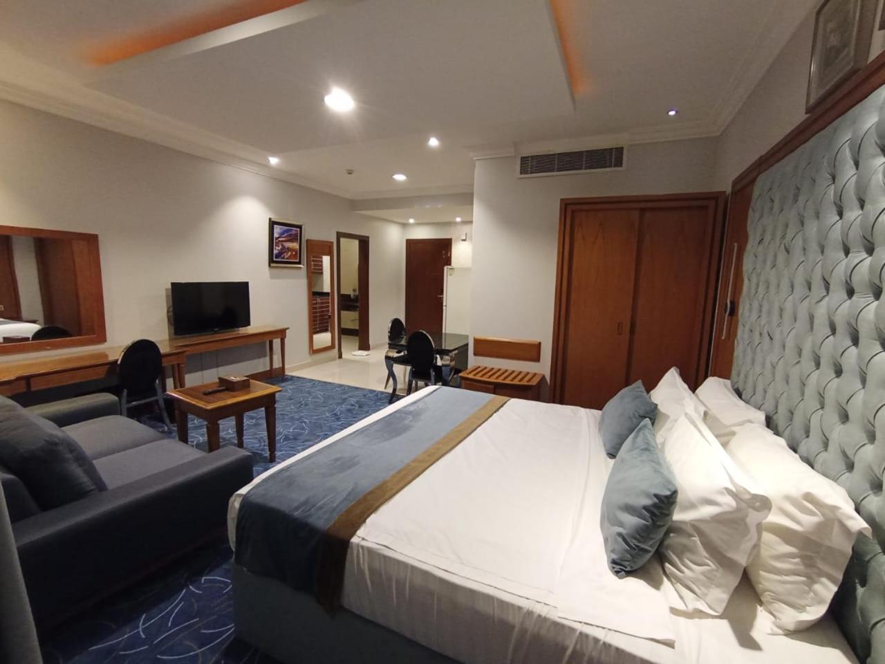 Al Masem Serviced Apartments - Exit 9 Riaad Kamer foto