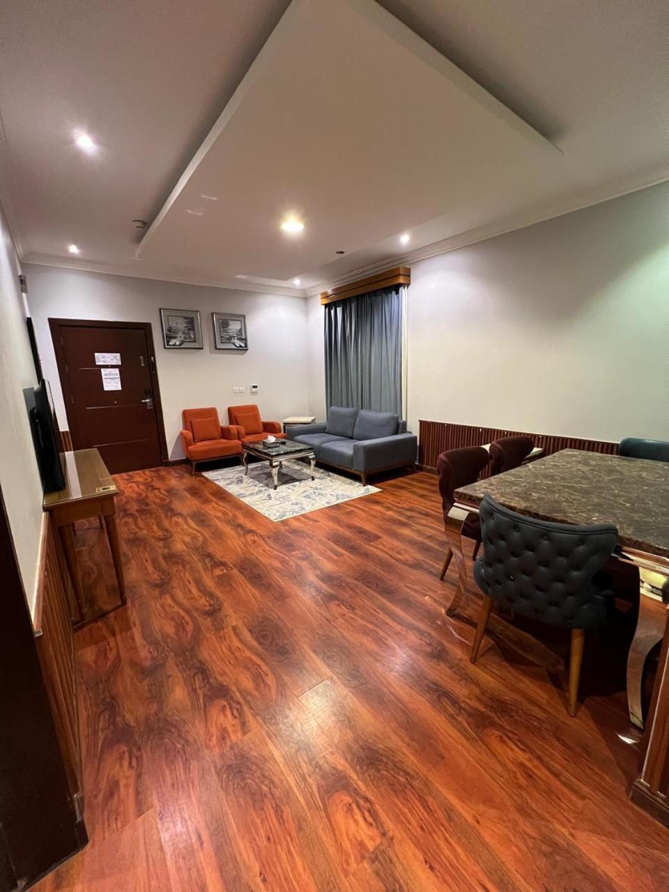 Al Masem Serviced Apartments - Exit 9 Riaad Kamer foto