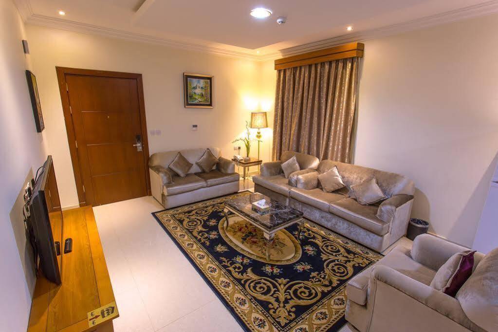 Al Masem Serviced Apartments - Exit 9 Riaad Buitenkant foto